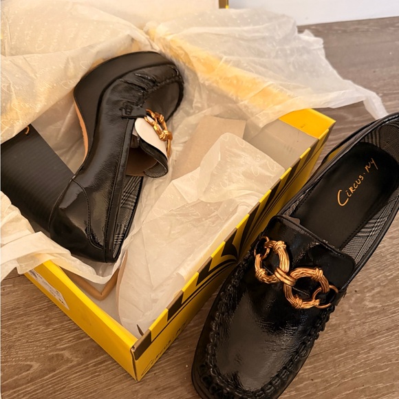 Circus by Sam Edelman ‘Susie’ Chunky Platform Loafers with Gold Chain - Picture 2 of 4